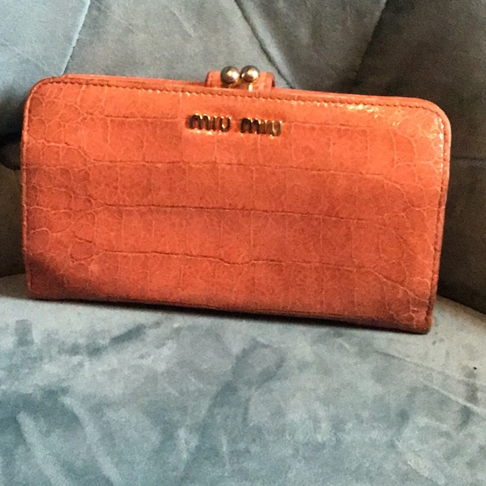 Miu Miu Kisslock Wallet